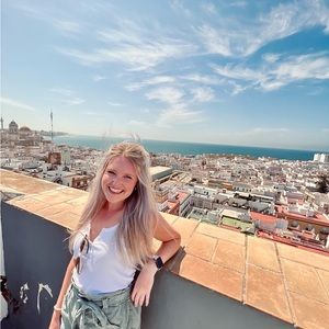 Meet your Posher, Caroline